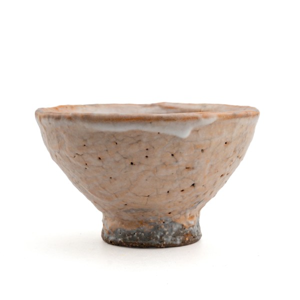 Hagi ceramic guinomi with fine crackle glaze and sand-rich clay body by Yamane Seigan