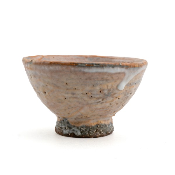Hagi ceramic guinomi with fine crackle glaze and sand-rich clay body by Yamane Seigan